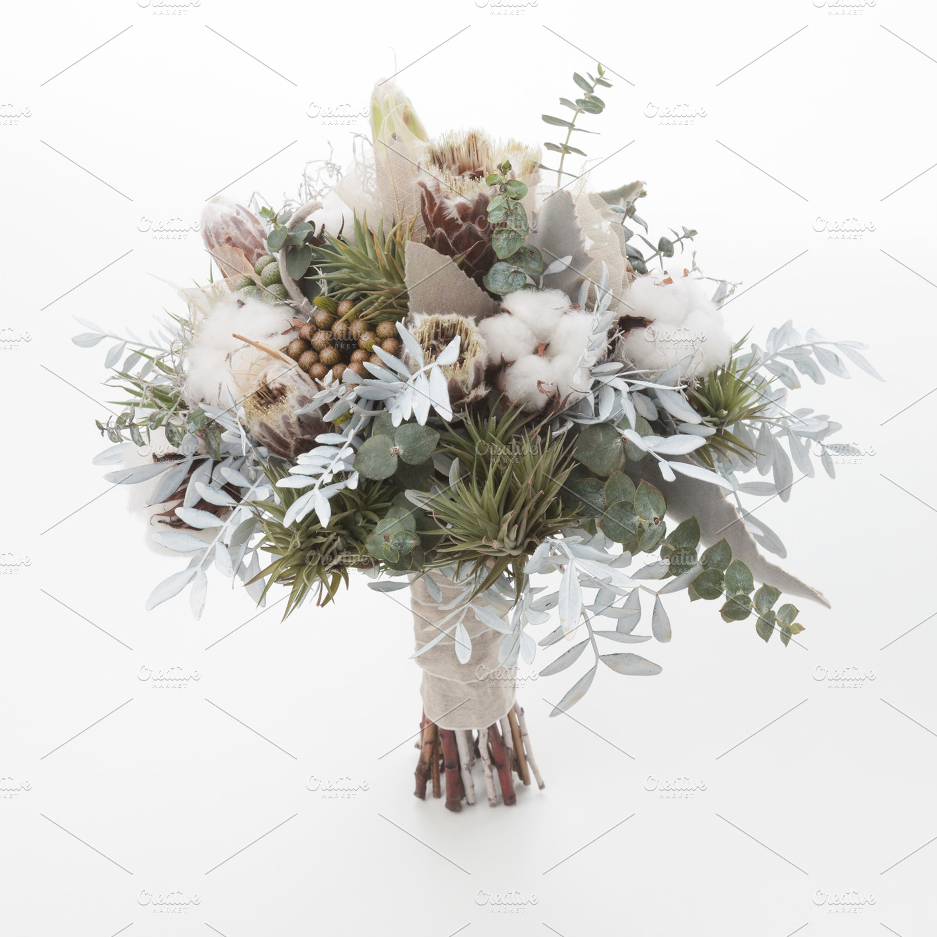 Bridal bouquet with cotton, a Photo by Ernesto Solla