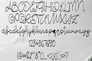 Bigges, a Script Font by Canden Meutuah (Thumbnail 4 of 5)