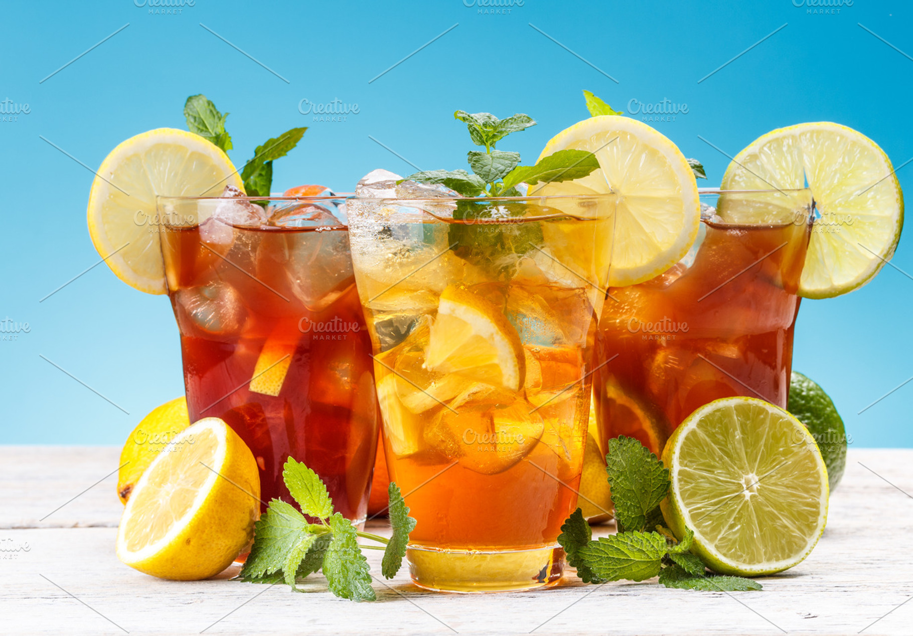 Iced tea containing ice, tea, and cube