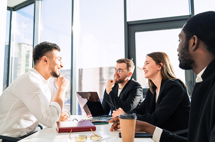 Office team listening boss, a Photo by borodai94