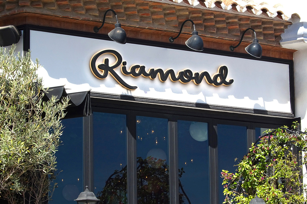 Logo Mockup 3D Sign Restaurant, an Advertising Mockup by Asylab (Photo 3 of 5)
