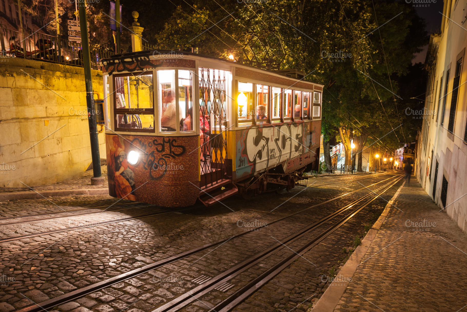 Special tram, Miradouro SaoPedro, a Photo by saiko3p