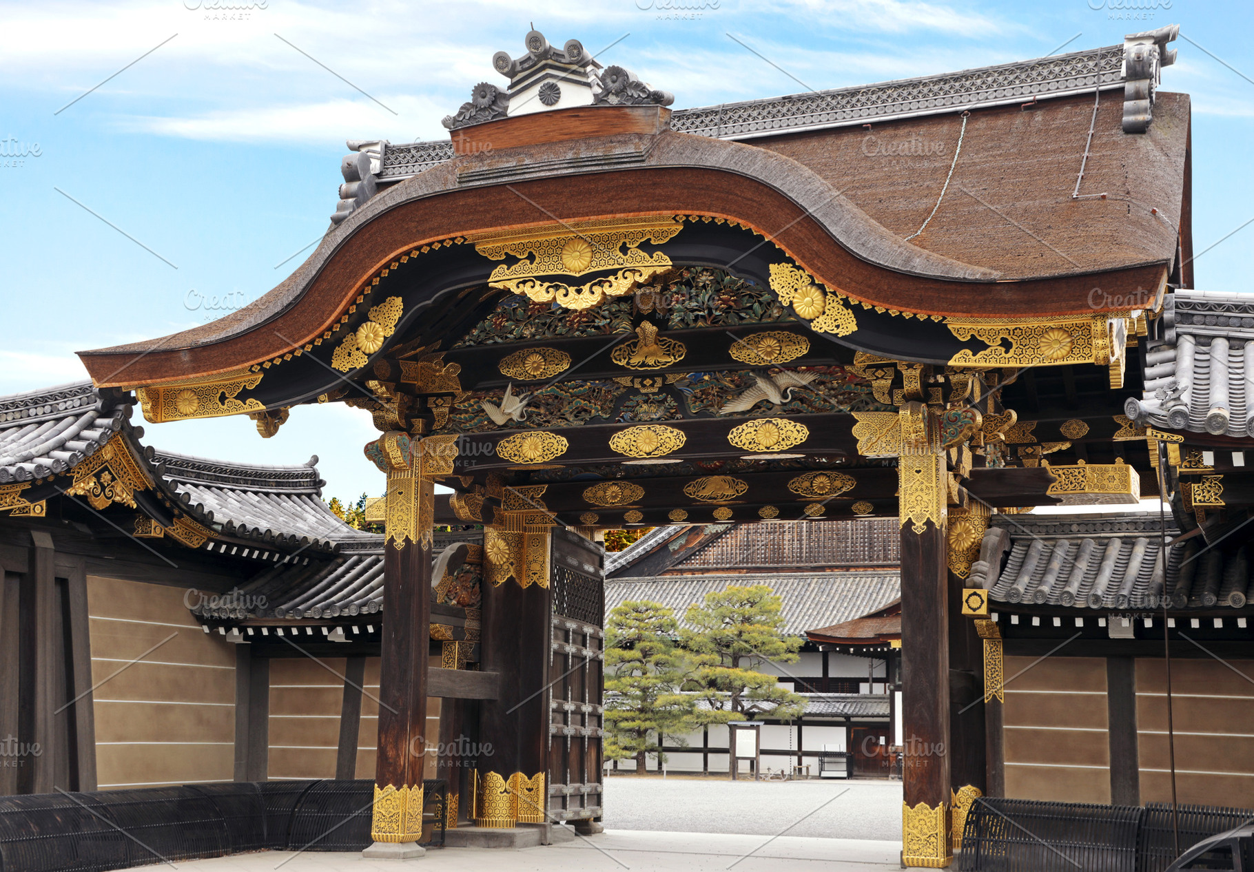 Entrance to the Nijo castle in Kyoto, an Architecture Photo by BOOCYS