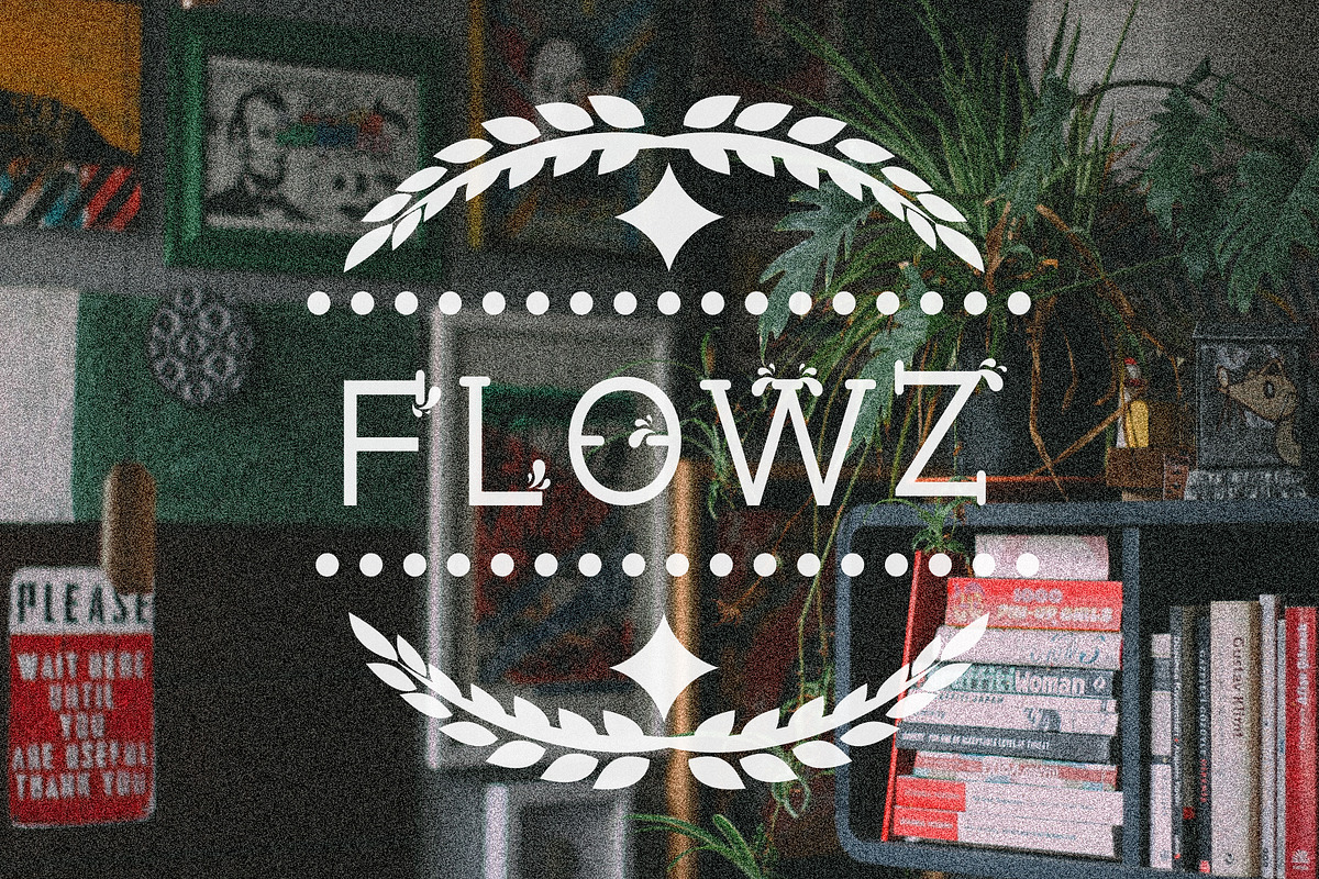 Flowz Font, a Script Font by The Craftsman (Photo 2 of 5)