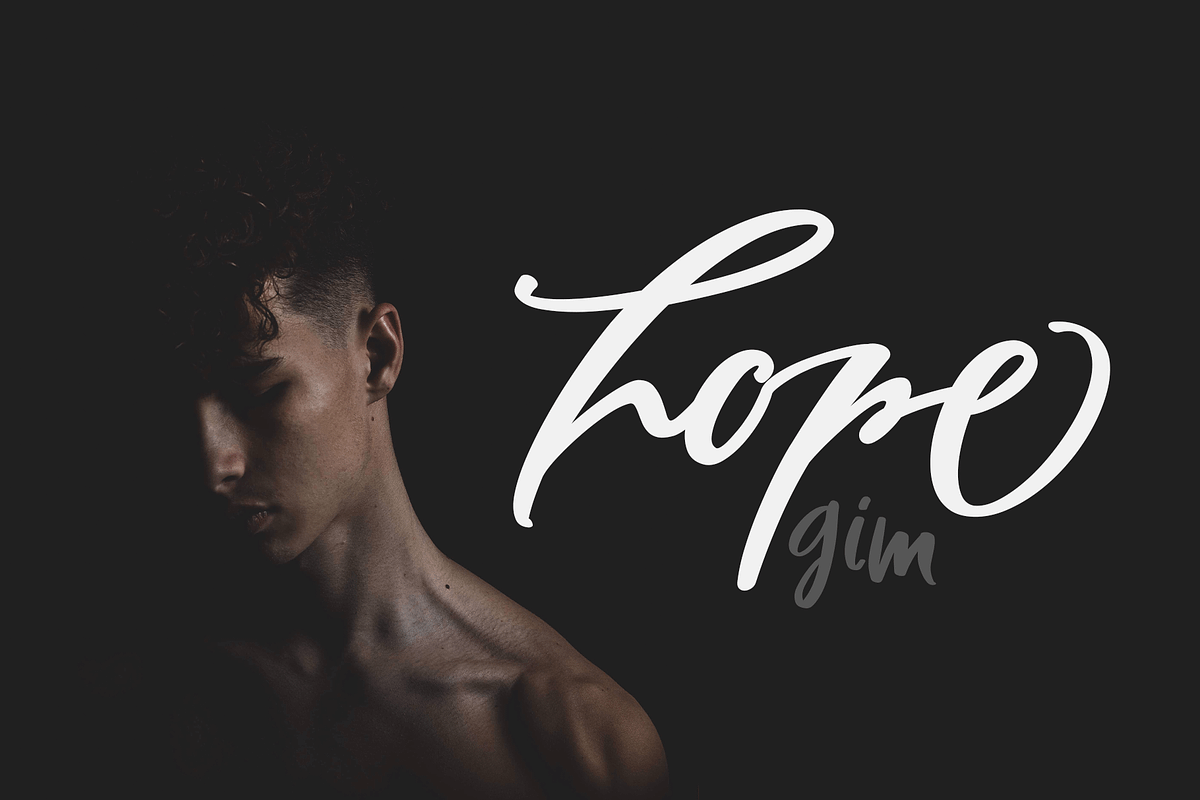 Beauties (Bonus), a Script Font by Meutuwah (Photo 4 of 7)