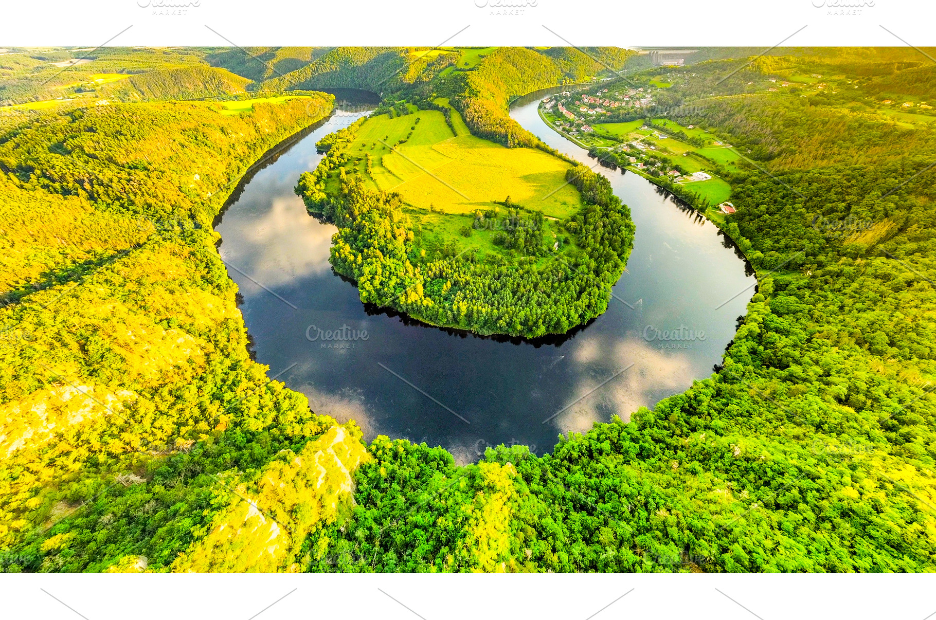 River Horseshoe bend in bautiful, an Architecture Photo by pytyczech