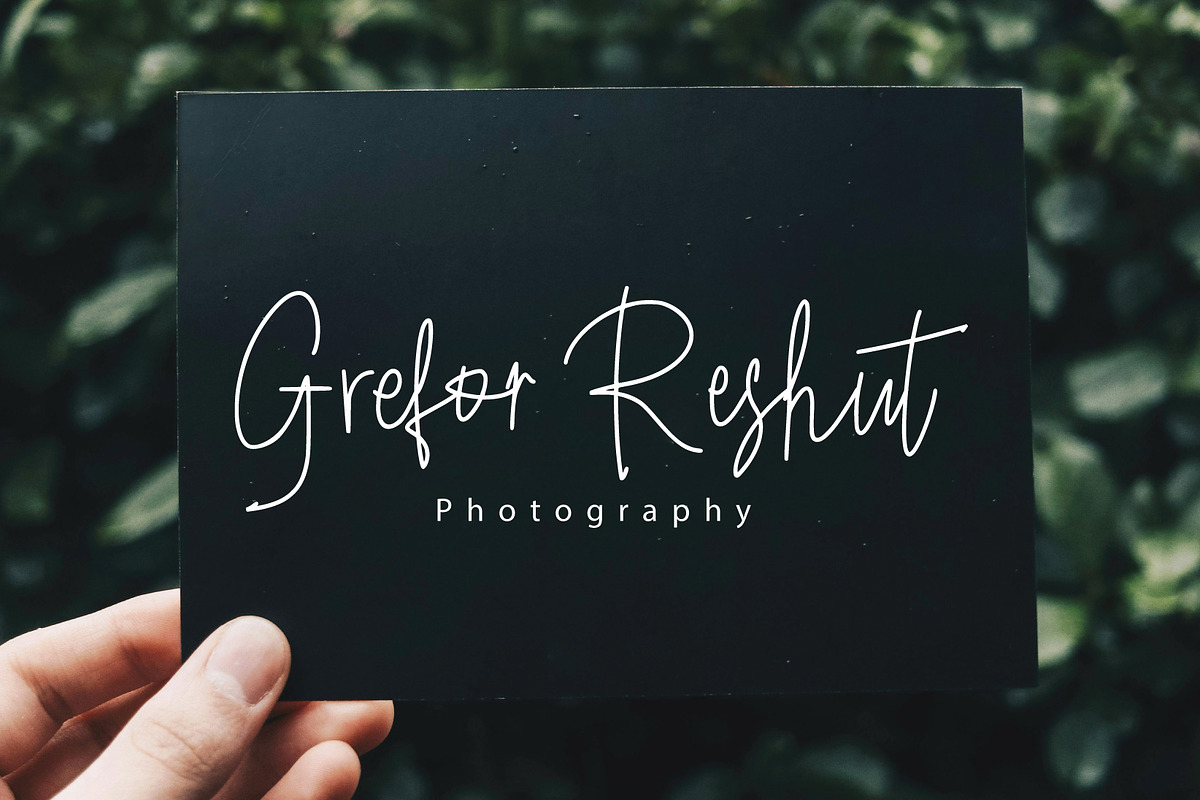 Dunkerlest Signature, a Handwritten Font by Eltypesstudio (Photo 7 of 10)