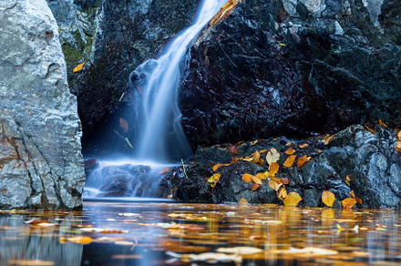 Small waterfall on a creek, autumn l