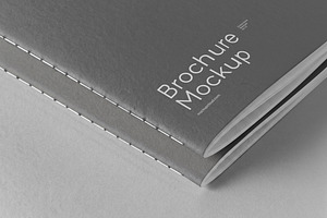 Brochures Mockup / Deckle