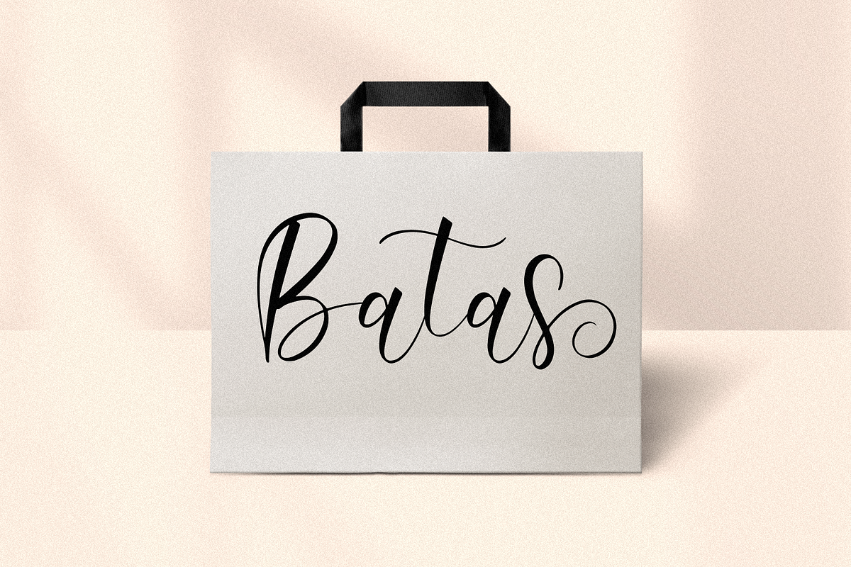 Type Dream, a Script Font by Forberas Club (Photo 5 of 8)