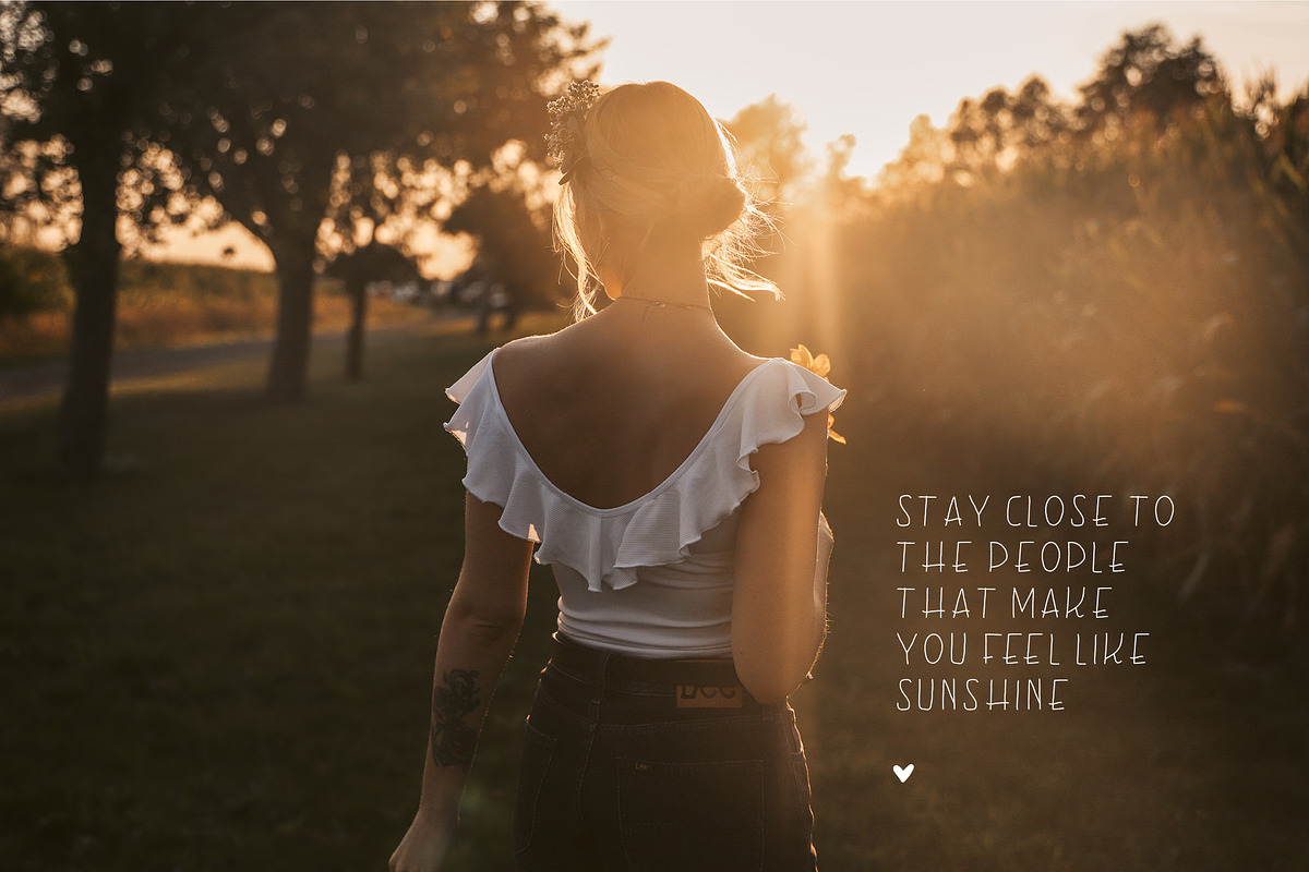 Hello Daisy Font preview 3