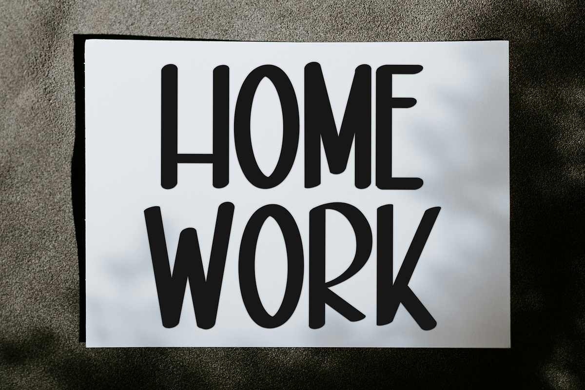 Home Snow, a Handwritten Font by InermediaSTUDIO (Photo 2 of 8)