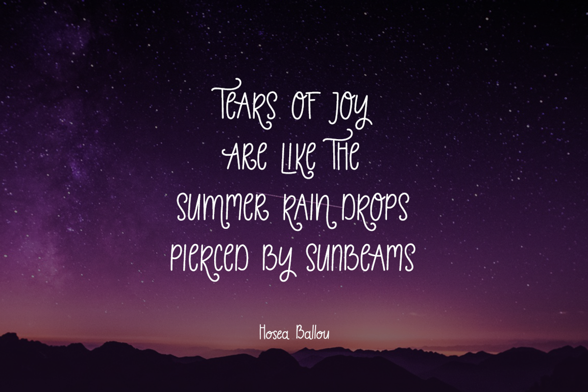 Capris - Fresh Summer Font preview 4