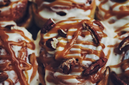 Cinnamon rolls containing cinnamon, pecan, and buns