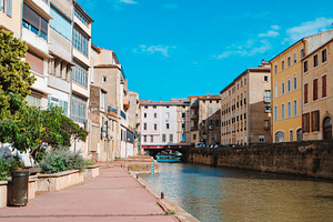Pont des Marchands bridge and canal in Narbonne, a Photo by Nito