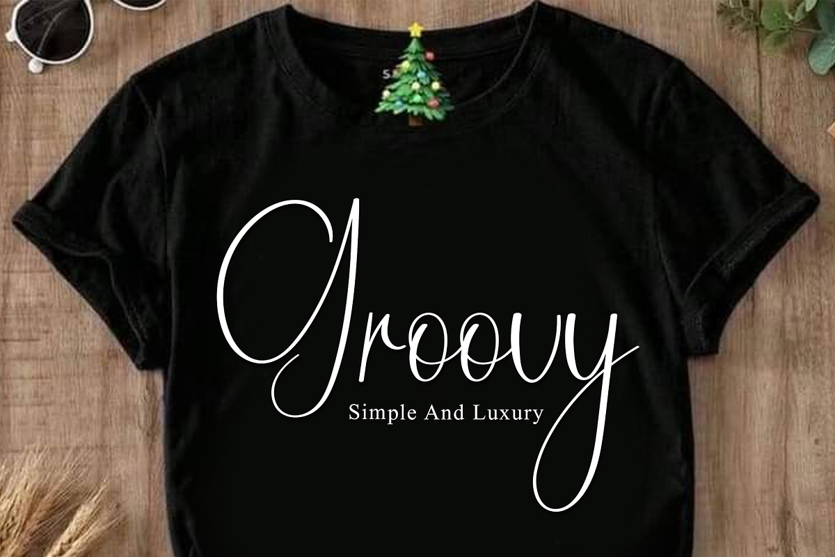 Christmas Butterfly, a Handwritten Font by InermediaSTUDIO (Photo 4 of 8)