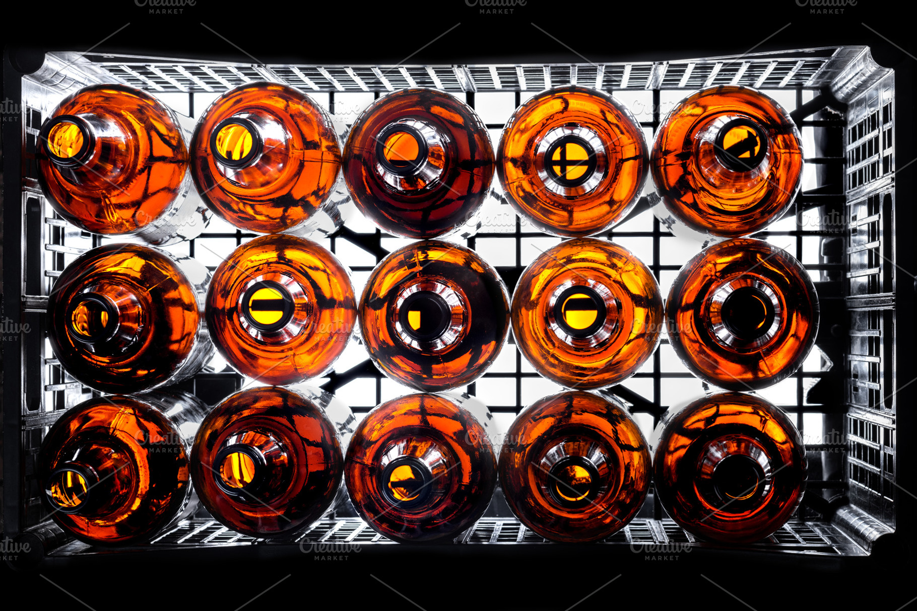 Empty beer amber bottle box with bac, a Photo by Claudio Valdés