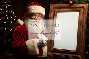 10 Santa with Picture Frame Backdrop