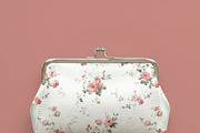 Satin Kiss Lock Purse Mockup PSD, a Household Mockup by 1001 mockups (Thumbnail 10 of 10)