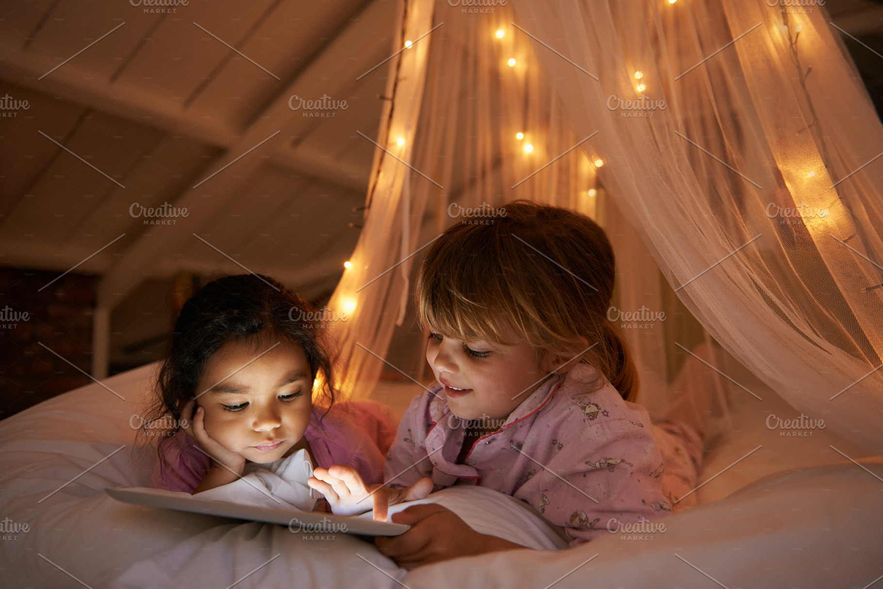 I LOVE sleepovers, a Photo by Peopleimages.com