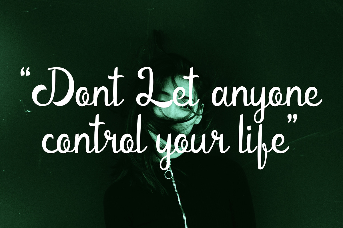 Annaleta - Modern Script Font, a Script Font by Favo Write (Photo 5 of 11)
