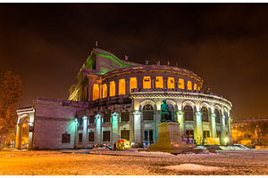 Opera theater in Yerevan, an Architecture Photo by Leonid Andronov