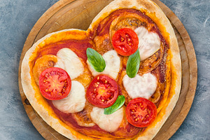 Margarita pizza with form of heart