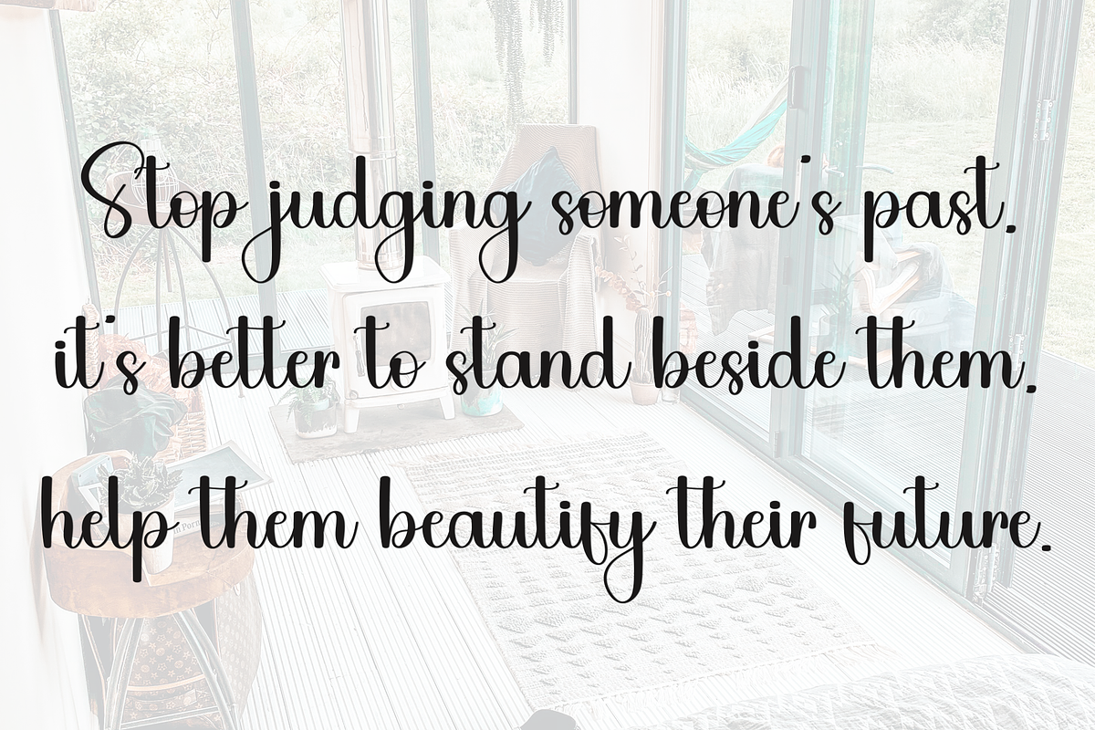 Earring, a Handwritten Font by InermediaSTUDIO (Photo 8 of 8)