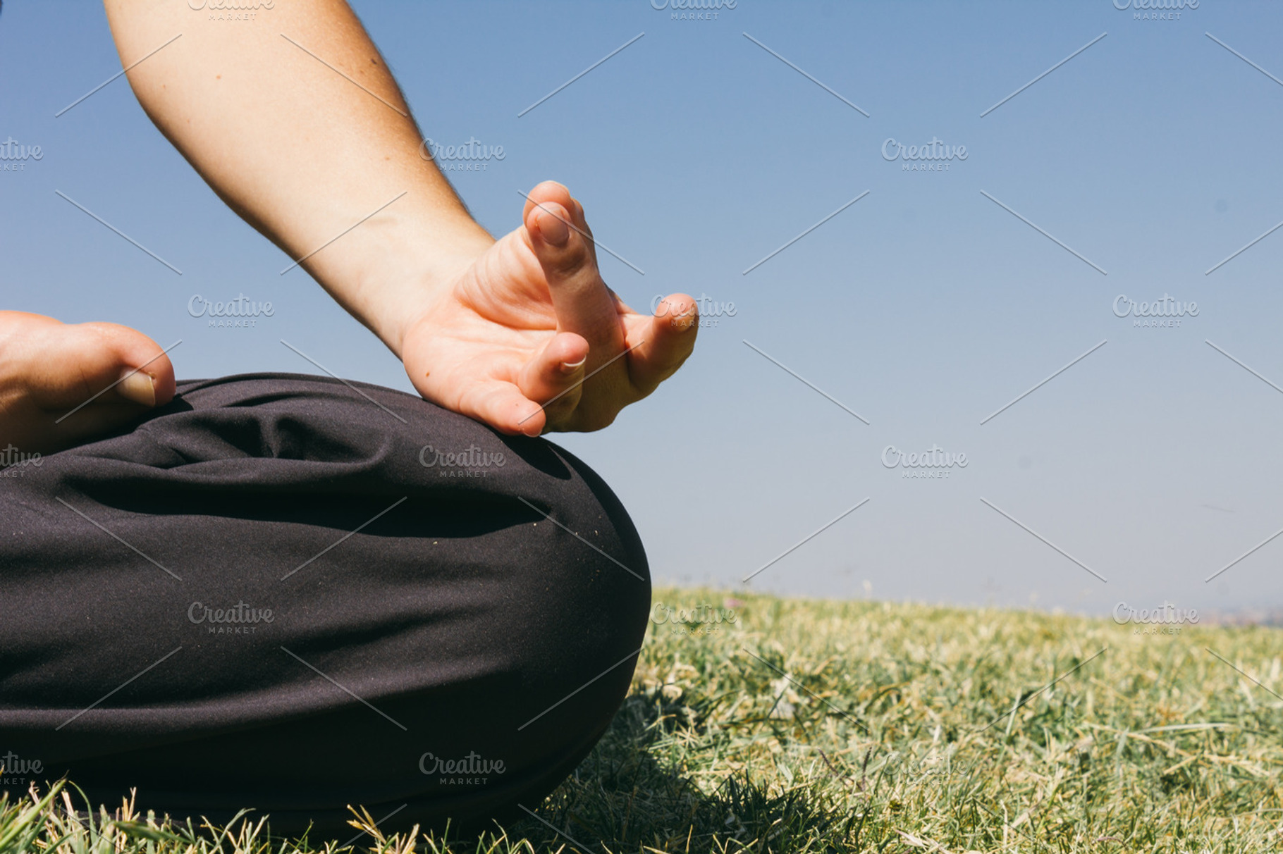 Hand of a woman doing yoga outdoors containing hand, woman, and women, a Sports & Recreation Photo by Am.Benitez Estudio