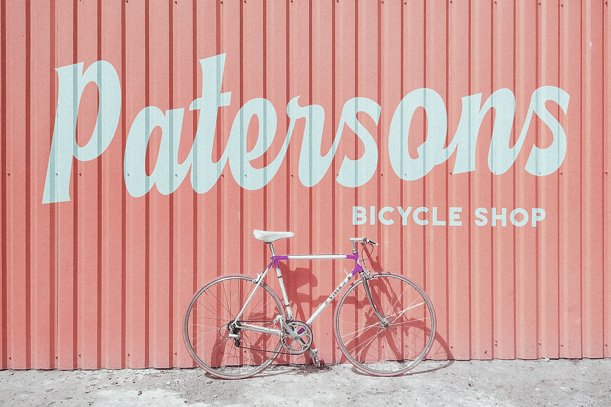 Mister Quenos - Vintage Script Font preview 8