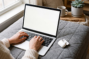Elvora - Macbook Device Mockup, a Mac Mockup by Heinzel Std Mockup (Thumbnail 3 of 5)