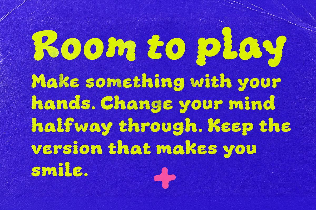 Vibro Groove Font, a Sans Serif Font by Handmadefont (Photo 9 of 17)