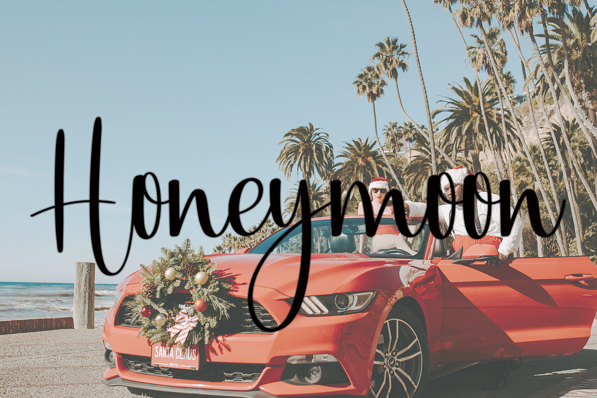 Christmas Wedding, a Handwritten Font by InermediaSTUDIO (Photo 5 of 7)