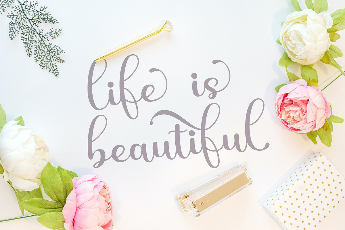 Shiny Aisyah - Handwritten Font preview 2