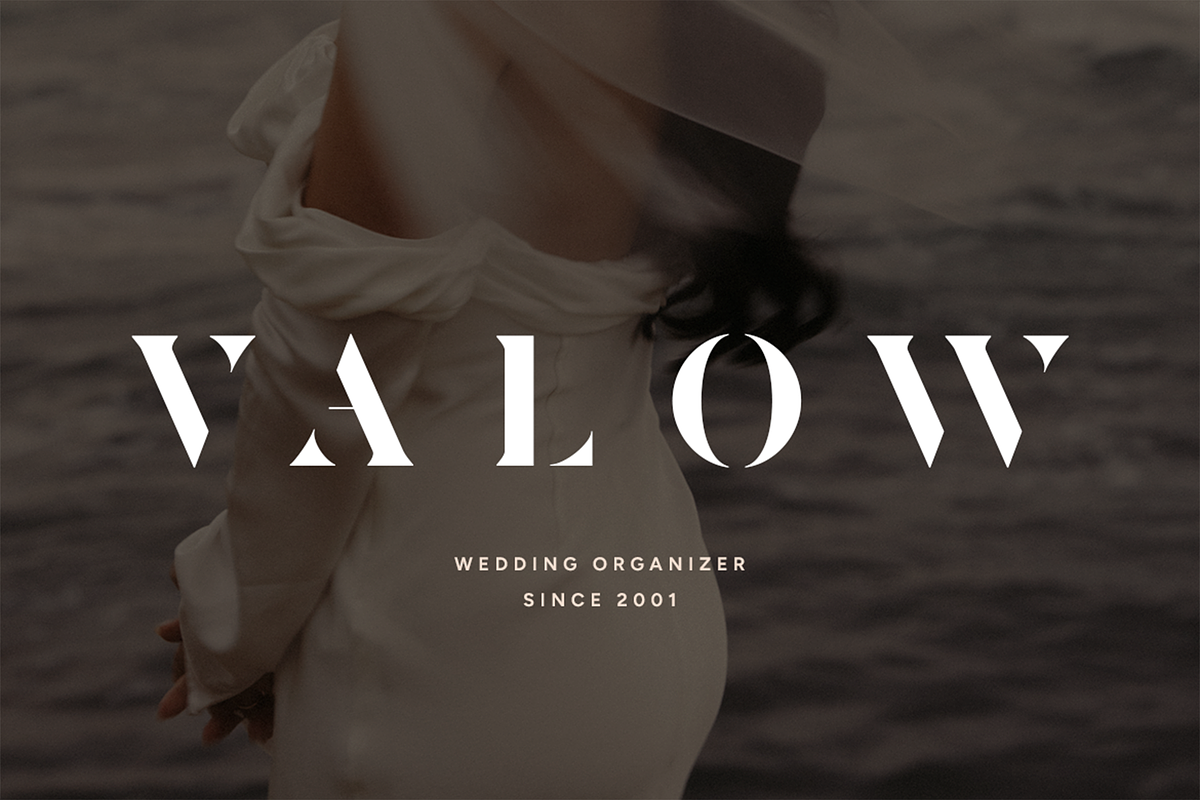 VOLUMA - Simple Elegant Display Font, a Serif Font by Pekotype (Photo 6 of 11)