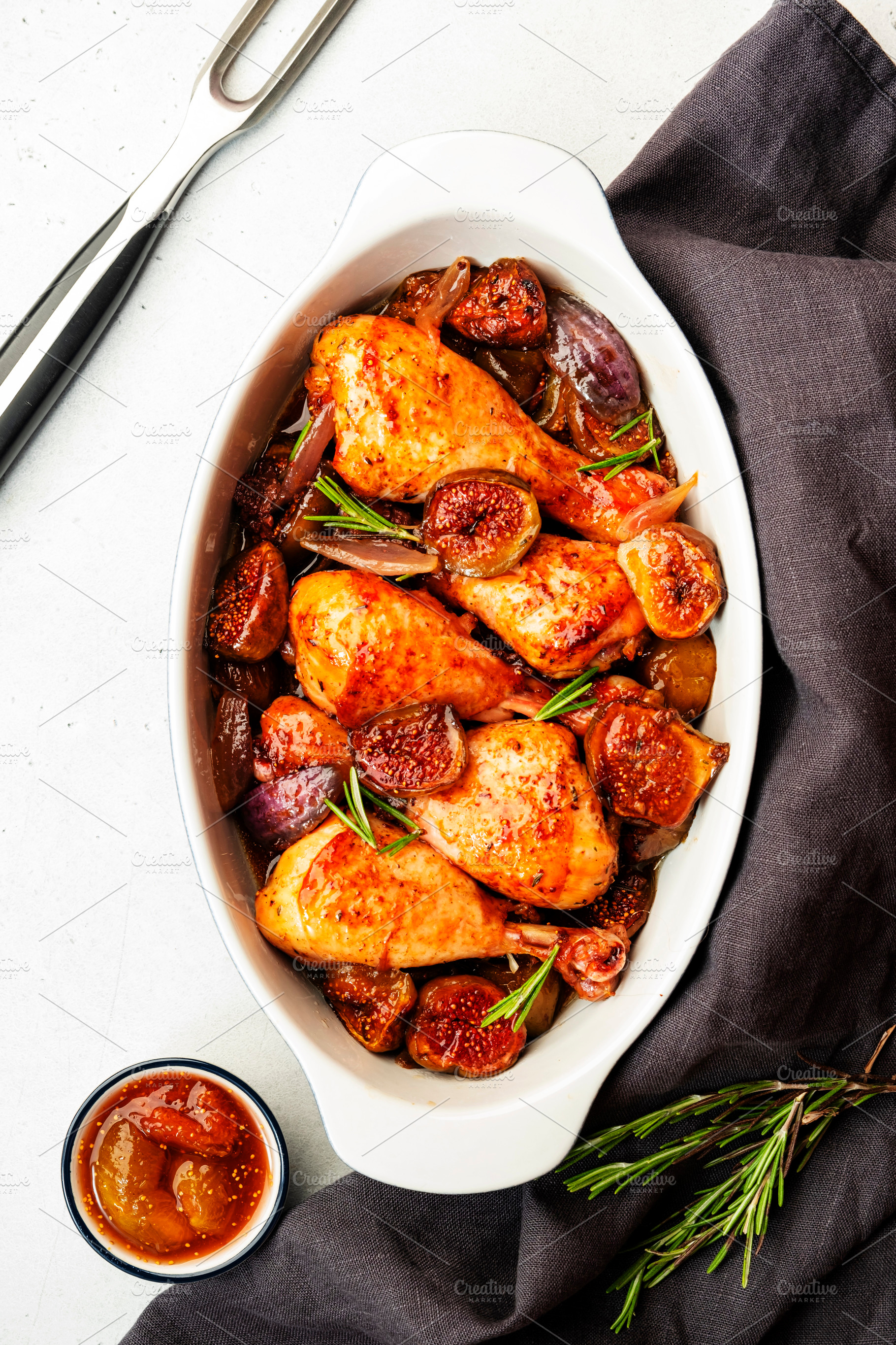Baked chicken legs, drumsticks with figs and red onions in ceram, a Food & Drink Photo by 5PH