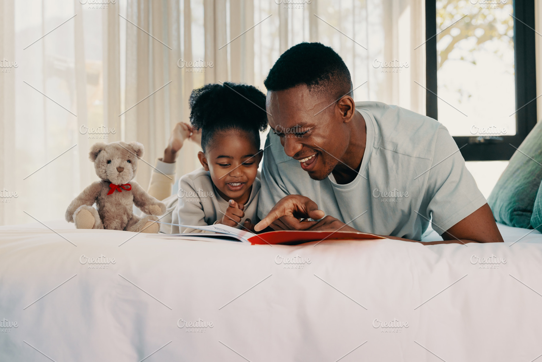 Daddy reads a story with his daughter at home, a Person Photo by Jacob Lund