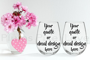 2 stemless wine glasses mockup