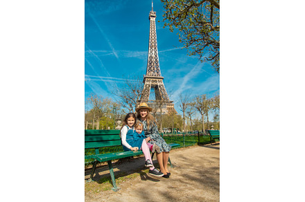 Mom and children near the eiffel, a Person Photo by yanadjana