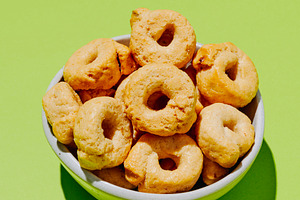 bowl of italian fennel taralli, savory snack, a Photo by Nito