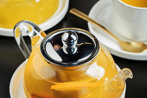 Fruit tea with mango and mint in a glass teapot on the table, a Food & Drink Photo by Budarinphoto