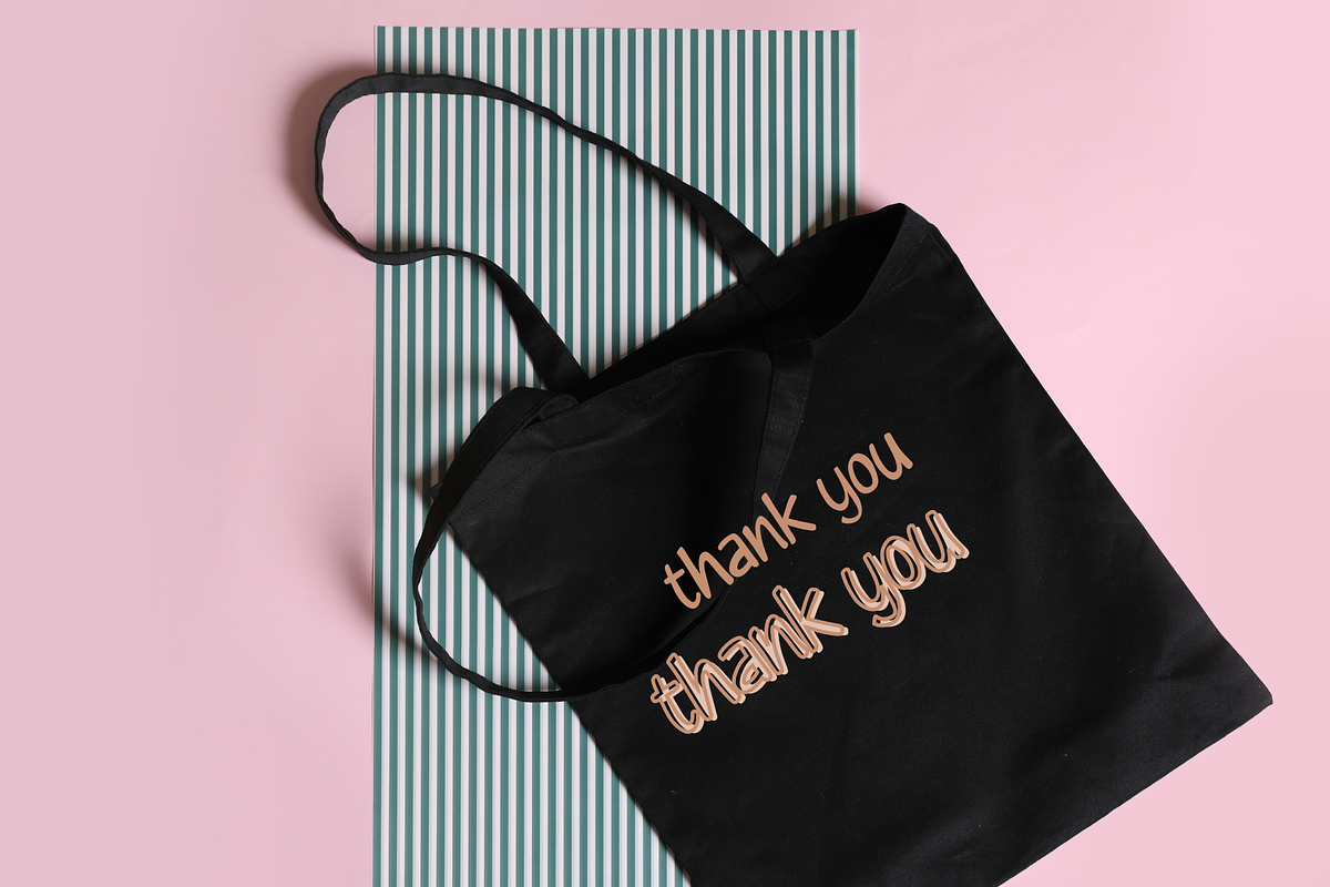 Favourite| Handwritten font, a Handwritten Font by Sirinart (Photo 4 of 5)