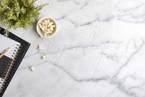 Neutral Styled Marble Desktop
