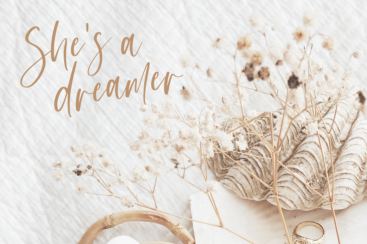 Dreamland Script Font preview 6
