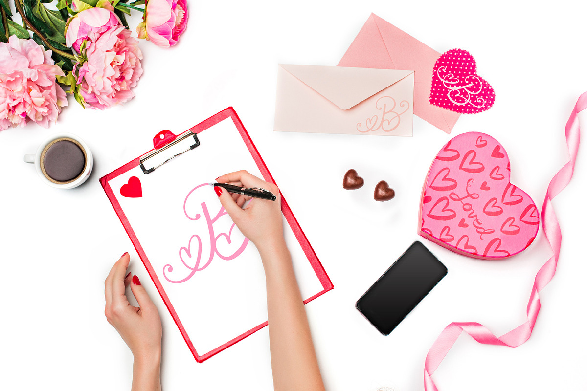 Hand Lettered Heart Monogram Font preview 5