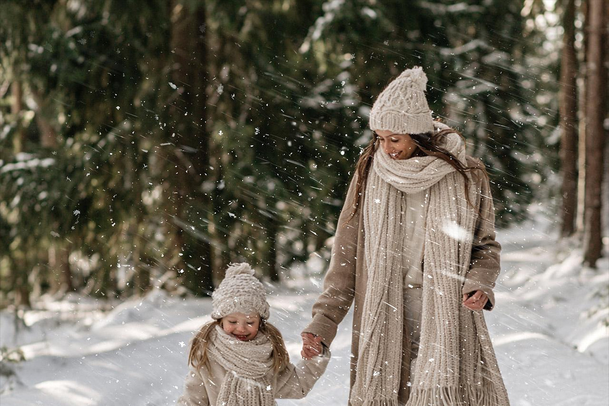 20 Snow Overlays PNG Transparent, a Layer Style Add-On by Walllow Creatives (Photo 3 of 6)