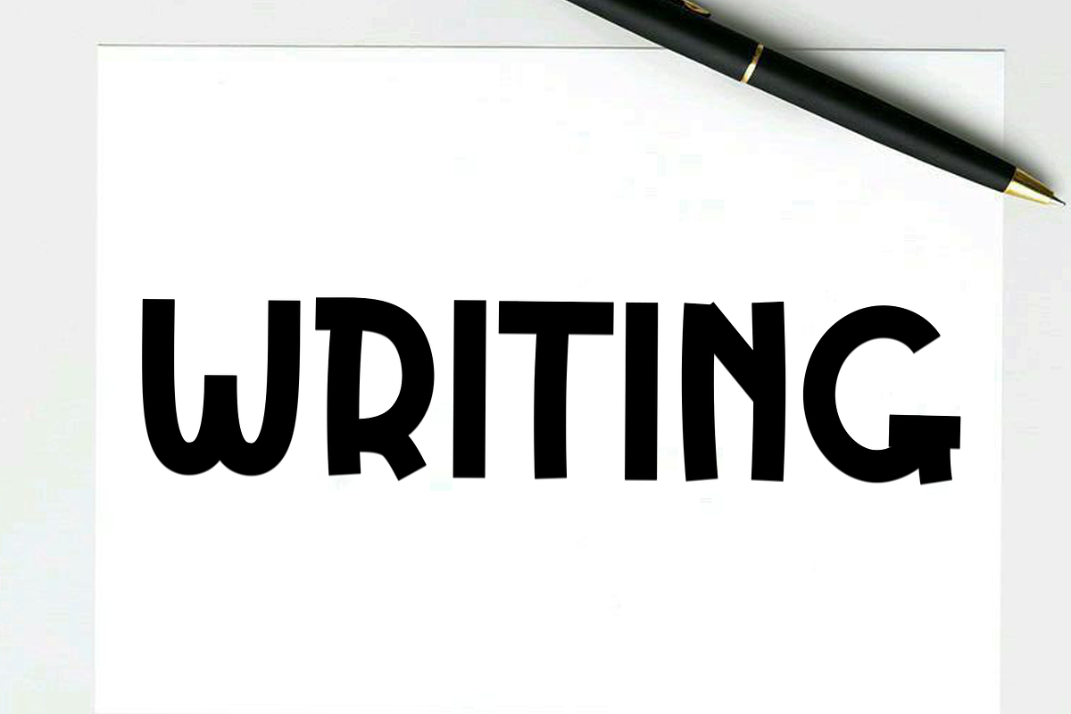Bloom, a Script Font by InermediaSTUDIO (Photo 5 of 7)