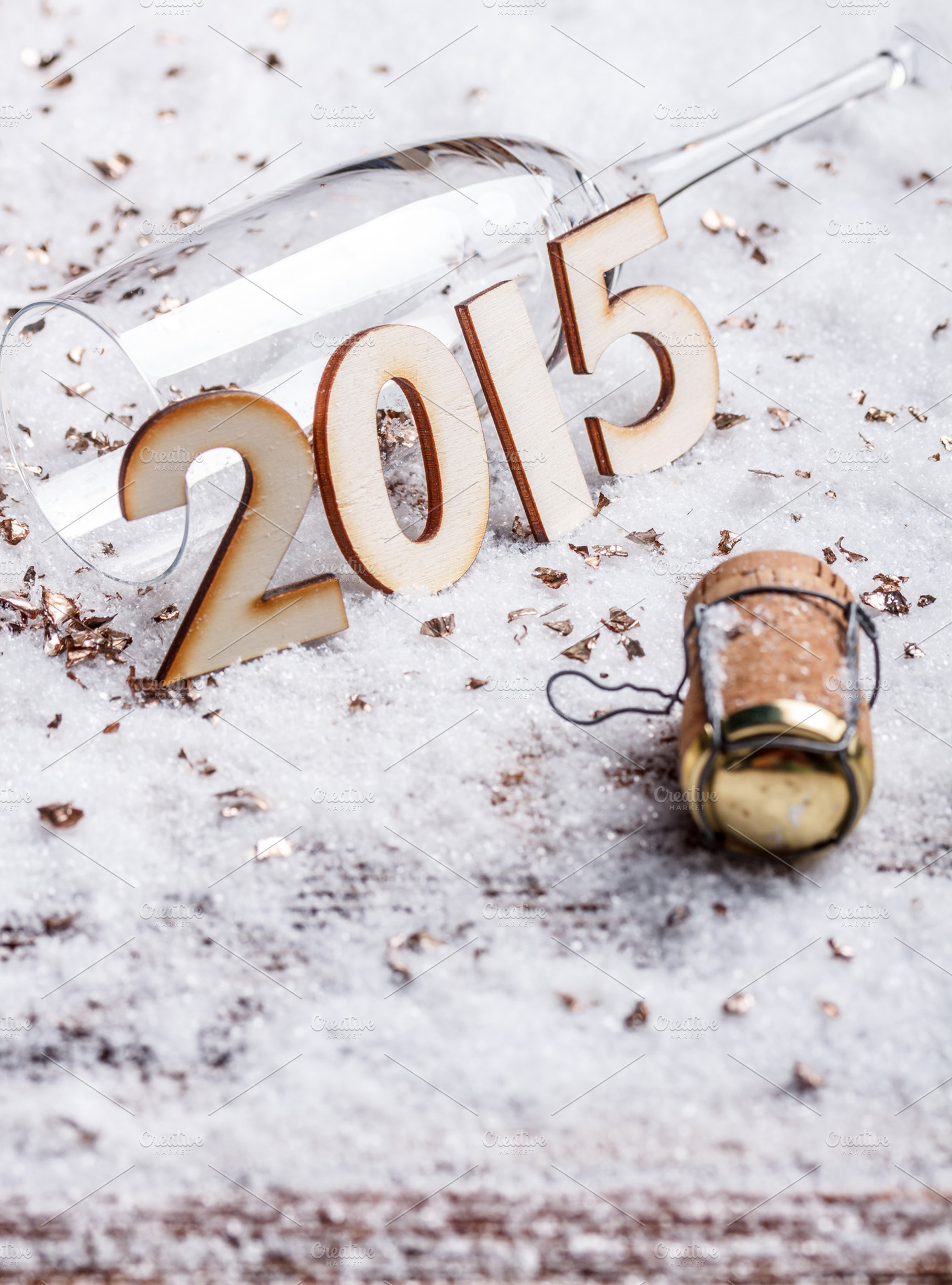 Champagne cork containing year, new, and 2015