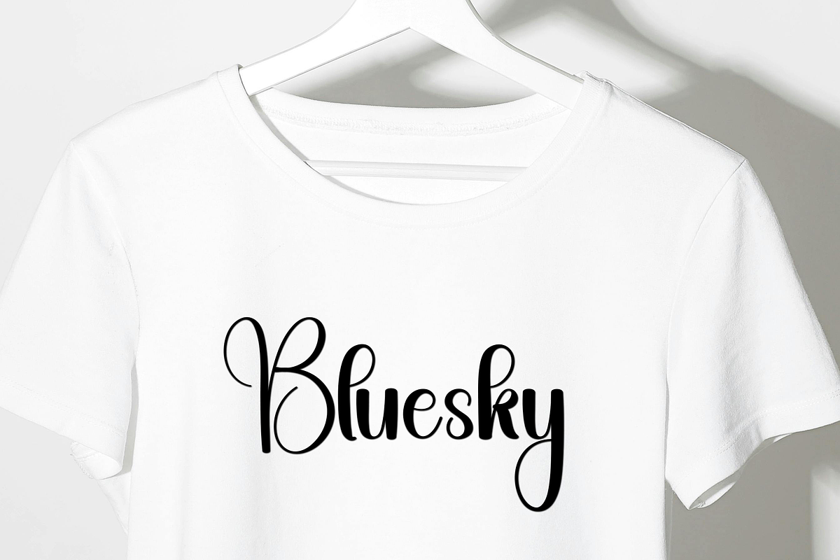 Summer Coming, a Handwritten Font by InermediaSTUDIO (Photo 2 of 8)