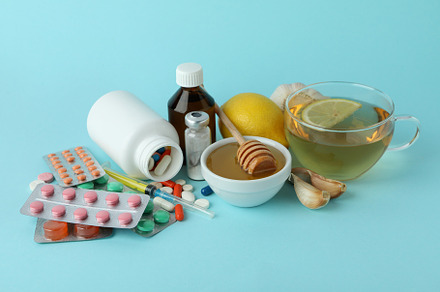 Concept of treatment colds with honey and garlic on blue backgro, a Health & Medical Photo by AtlasStudio PRO